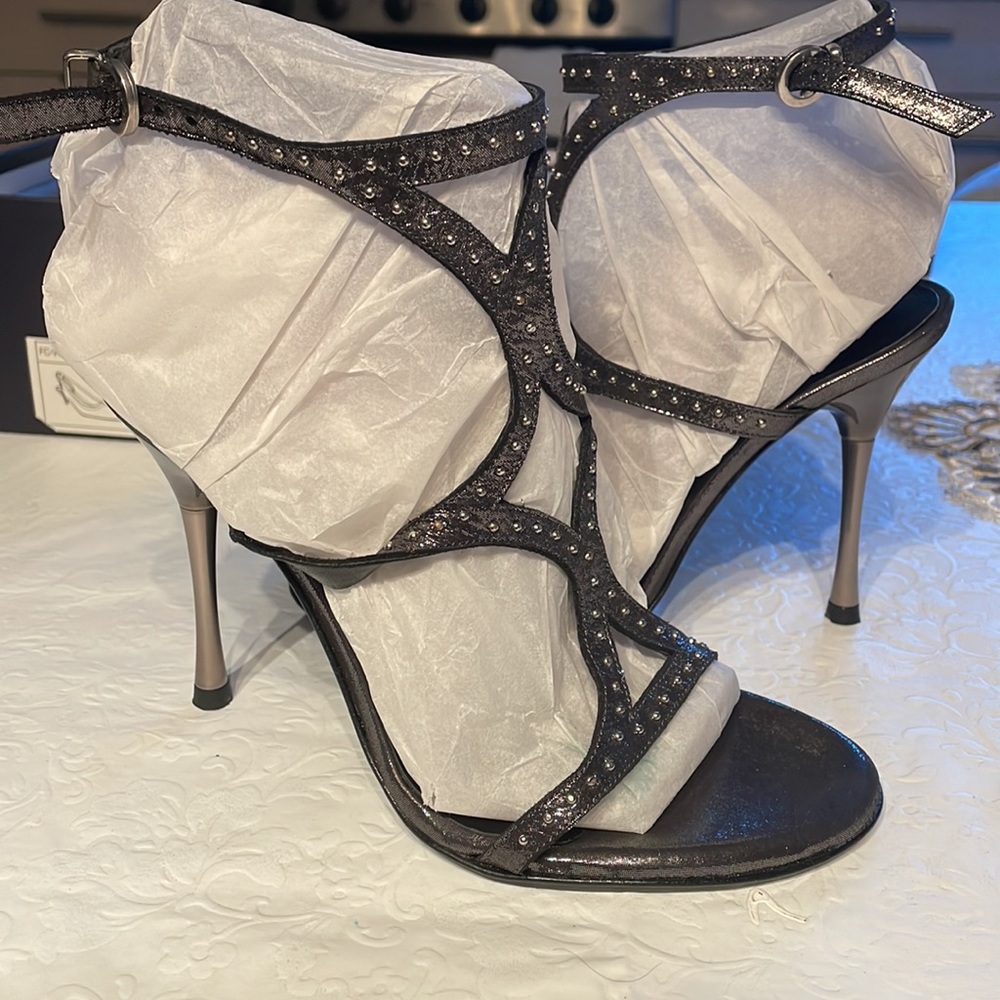 Steve Madden Luxe Annmarie black leather sandals hills 4 1/25”Sz 6